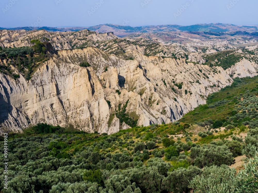 Φωτογραφία Scenic view of Aliano badlands (calanchi), lunar landscape made of clay sculptur