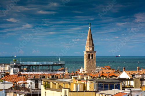 Italien, Friaul-Julisch Venetien, Grado, Blick über die Altstadt mit Basilika Sant'Eufemia und Adria