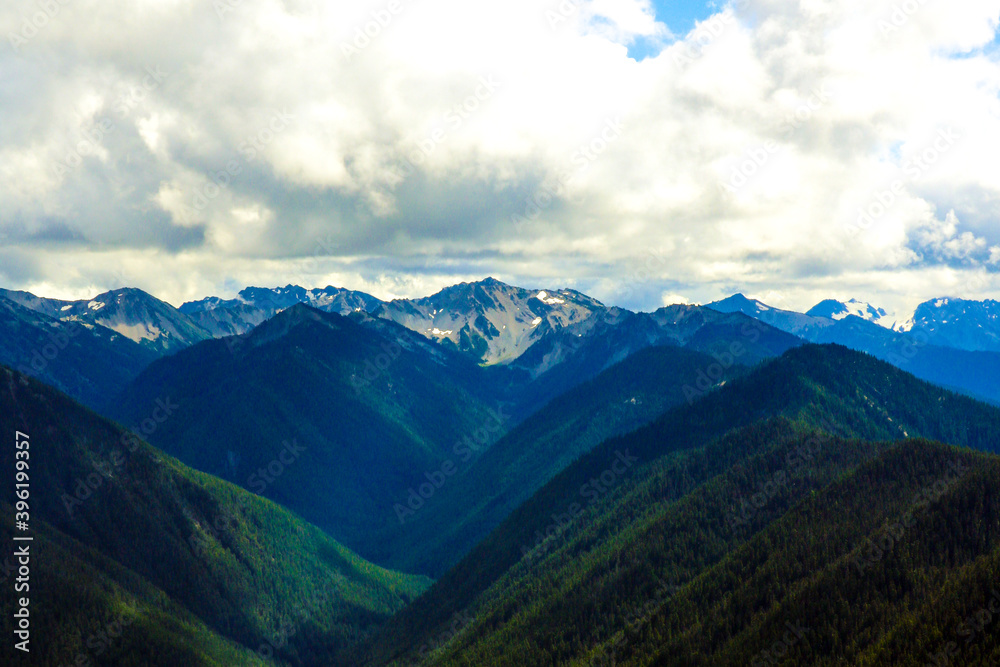 Fototapeta premium Olympic Mountain range, Olympic National Park, Washington, USA.