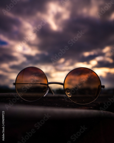 Hot Glasses under the Sky