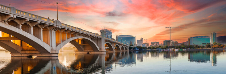 Fototapete Arizona Mill Avenue Brücke in Tempe  © John
