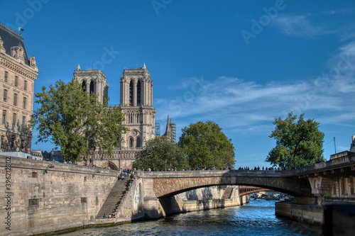 Notre Dame cathedral seen from the Seine river