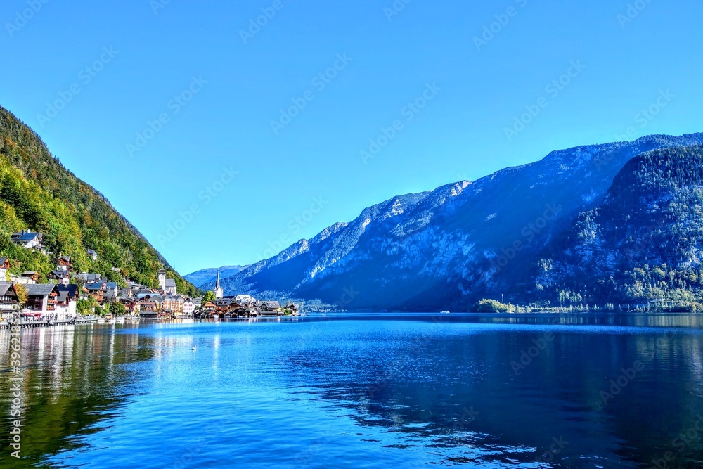 Hallstatt is a completely amazing town in Austria, hidden between the mountains and Lake Hallstattersee.