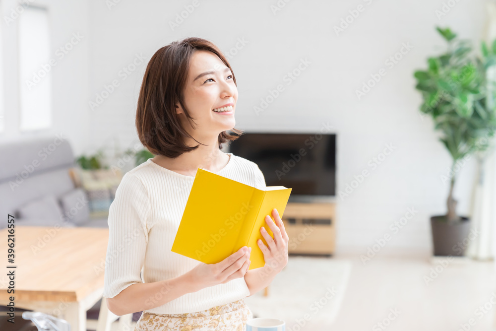 本を読む女性 本を読む女性