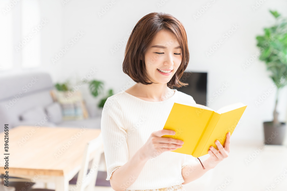 本を読む女性 本を読む女性