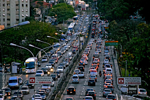 Congestionamento de transito na avenida 23 de Maio. São Paulo photo