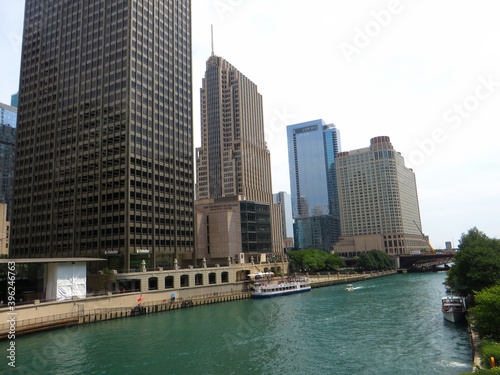 Chicago River with boats and traffic in Downtown Chicago © otmman
