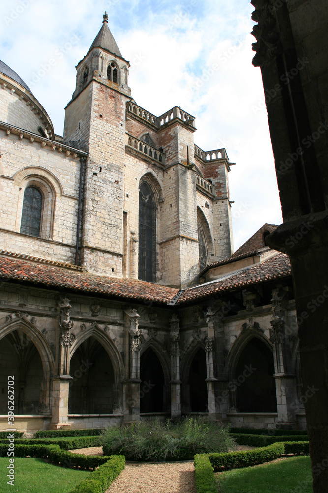saint-etienne cathedral in cahors (france)