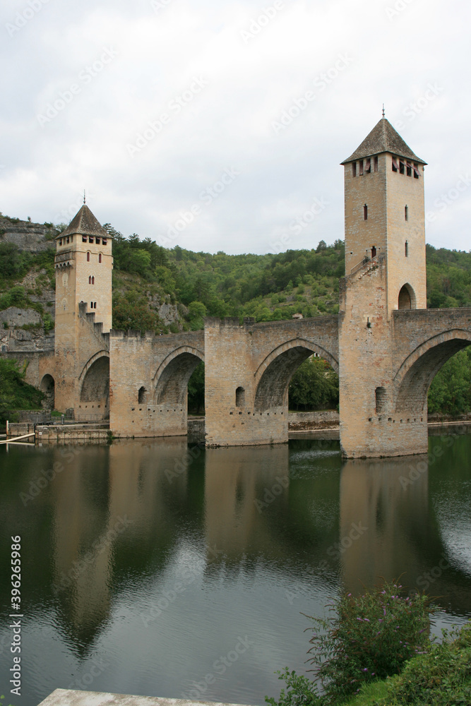 valentré bridge and river lot in cahors (france)