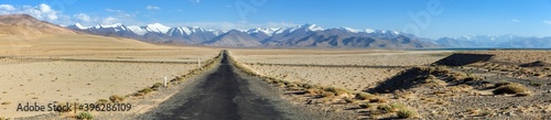 Fotografie Pamir highway mountains Karakul lake in Tajikistan
