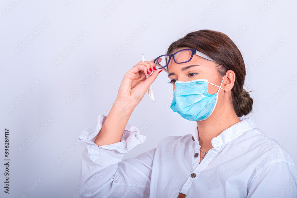 a tired nurse with a headache during a covid-19 pandemic