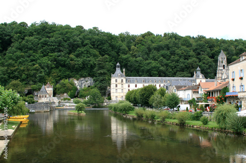 river dronne and abbey in brantôme (france)