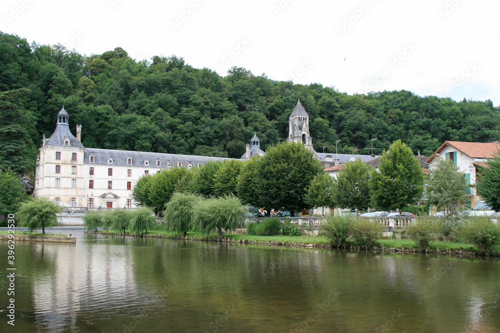 river dronne and abbey in brantôme (france)