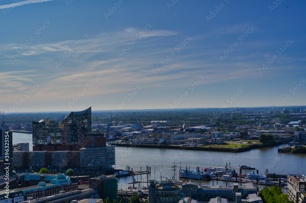 Fototapeta premium Blick auf Elbphilharmonie
