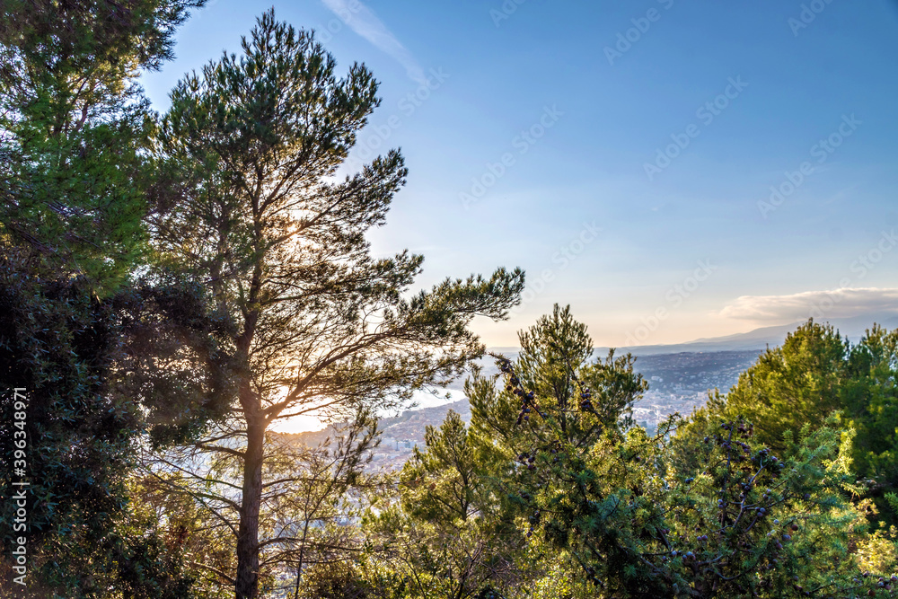 soleil couchant au dessus de Nice et de la baie des anges soleil couchant au dessus de Nice et de la baie des anges