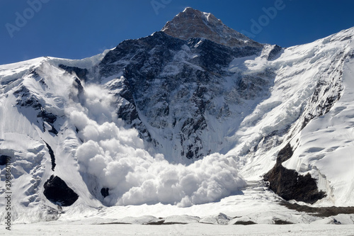Stampa su tela Huge avalanche from Khan Tengri peak (7010 m), Central Tian Shan, Kazakhstan