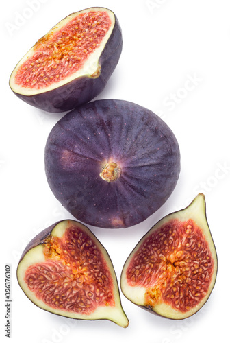 Fototapeta Naklejka Na Ścianę i Meble -  Whole and sliced figs with leaves isolated