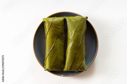 Billede på lærred typical tamale wrapped in banana leaf