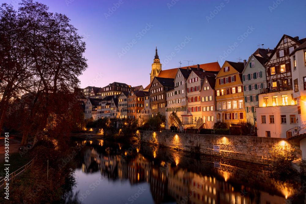 Stadt Tübingen bei Sonnenuntergang. Skyline Tübingen