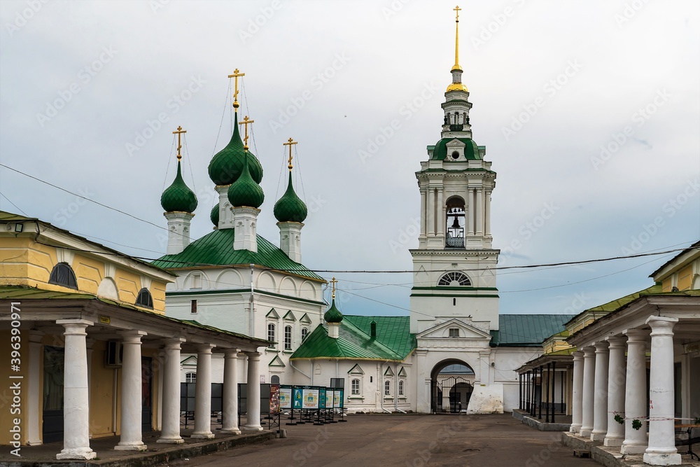 Naklejka premium Russia, Kostroma, July 2020. The courtyard of the city market overlooking the Orthodox church.