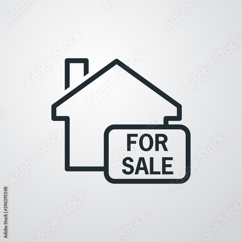 Logotipo con casa con cartel con texto FOR SALE con lineas en fondo gris