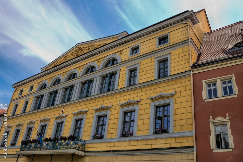 Fototapeta premium delitzsch, deutschland - altes rathaus am marktplatz