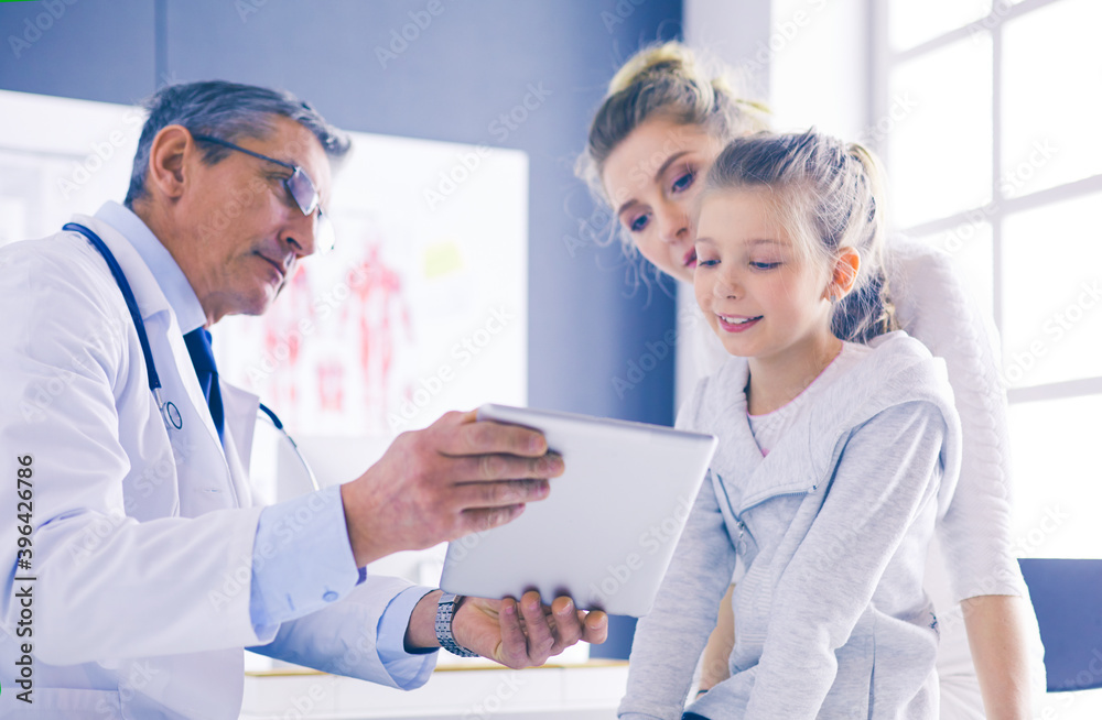 Fototapeta premium Portrait of a cute little girl and her doctor at hospital