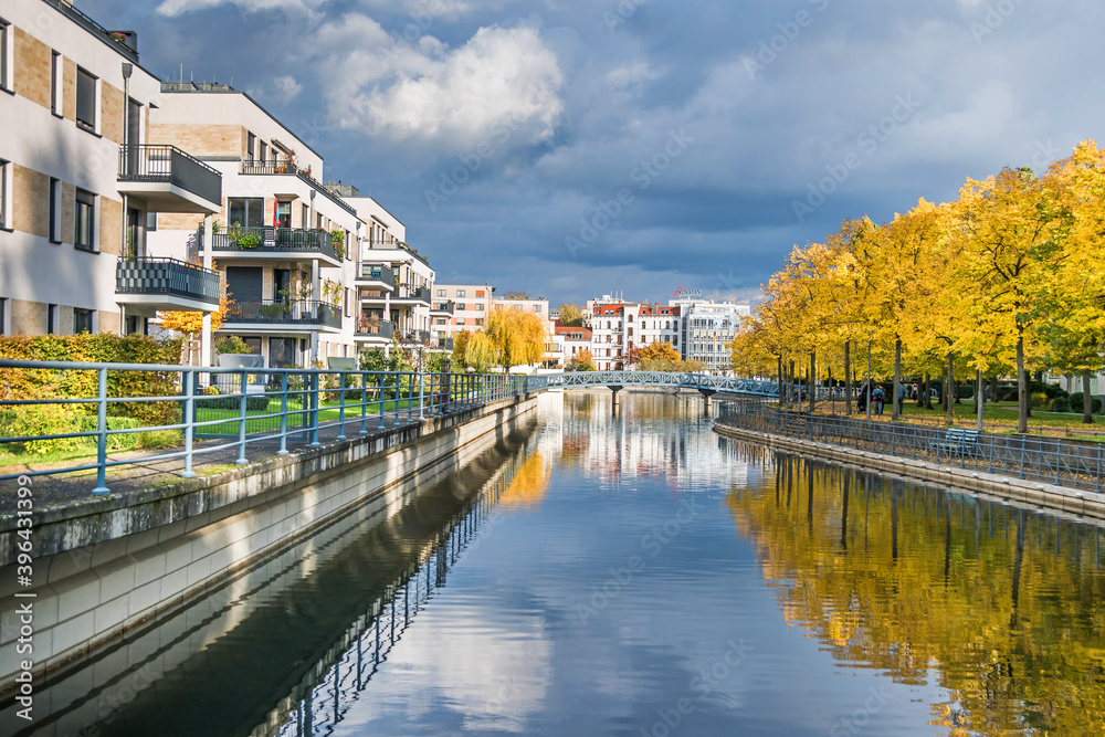 Fototapeta premium Harbor basin Tegeler Hafen with autumn coloured trees in Berlin, Germany