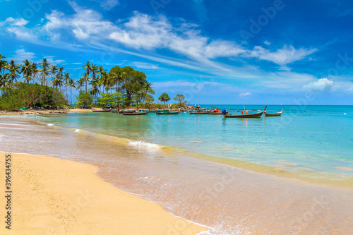 Relax bay beach on Koh Lanta Yai © Sergii Figurnyi