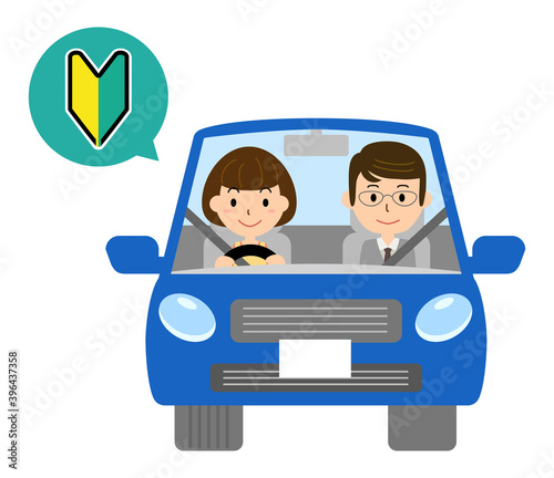 初心者マークで青い自動車を運転する女性のベクターイラスト