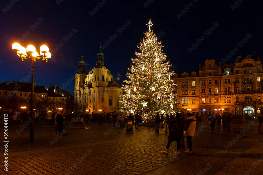 Obraz premium Christmas Mood on the night Old Town Square, Prague, Czech Republic
