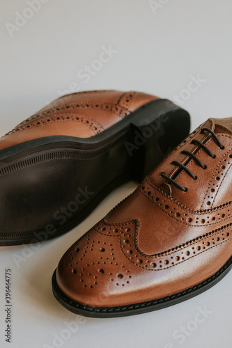 Brown men&#39;s leather derby shoes