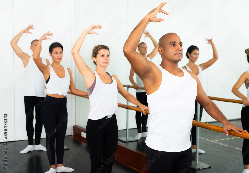 Warm-up sessions at the bench, women and men doing ballet