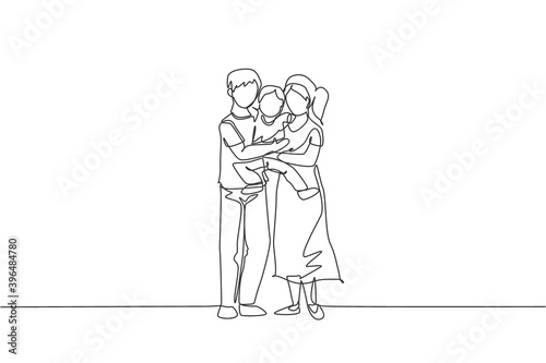 One continuous line drawing young happy mother and father carrying their son together full of warmth. Happy loving parenting family concept. Dynamic single line draw design graphic vector illustration