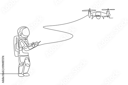 Single continuous line drawing astronaut playing drone plane radio control in moon surface. Having fun in leisure time on outer space concept. Trendy one line graphic draw design vector illustration