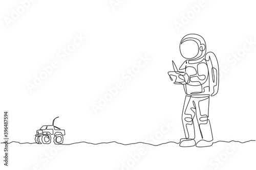 Single continuous line drawing astronaut playing monster truck radio control in moon surface. Having fun in leisure time on outer space concept. Trendy one line draw graphic design vector illustration