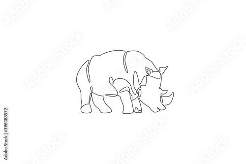 One single line drawing of giant African rhinoceros graphic vector illustration. Protected species national park conservation. Safari zoo concept. Modern continuous line draw design