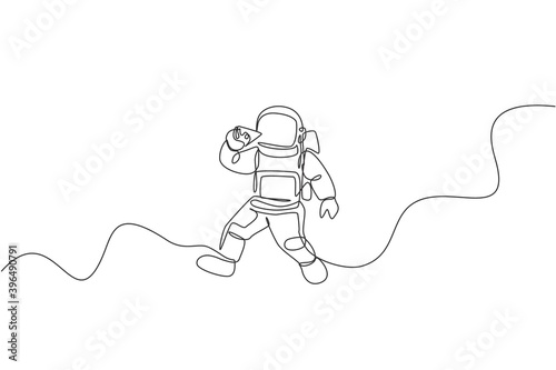 One continuous line drawing cosmonaut eating delicious fresh Italian pizza in galactic universe. Fantasy outer space astronaut life concept. Dynamic single line draw design vector graphic illustration