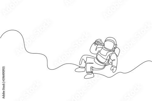 Single continuous line drawing spaceman relaxing and eating spicy delicious Italian pizza in nebula galaxy. Fantasy fiction outer space life concept. One line draw design vector illustration graphic