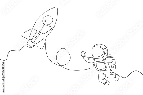 Single continuous line drawing of astronaut in spacesuit flying at outer space with rocket spacecraft. Science milky way astronomy concept. Trendy one line draw graphic design vector illustration