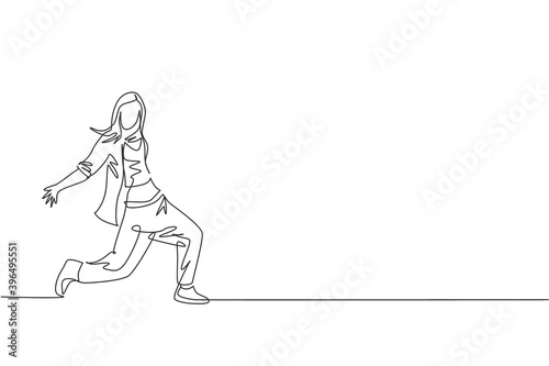 Single continuous line drawing of young energetic hip-hop dancer woman on jacket practice break dancing in street. Urban generation lifestyle concept. Trendy one line draw design vector illustration