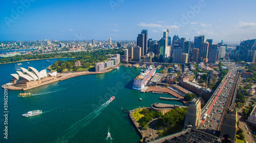 Drone flight over the Sidney City Panorama © Daniel