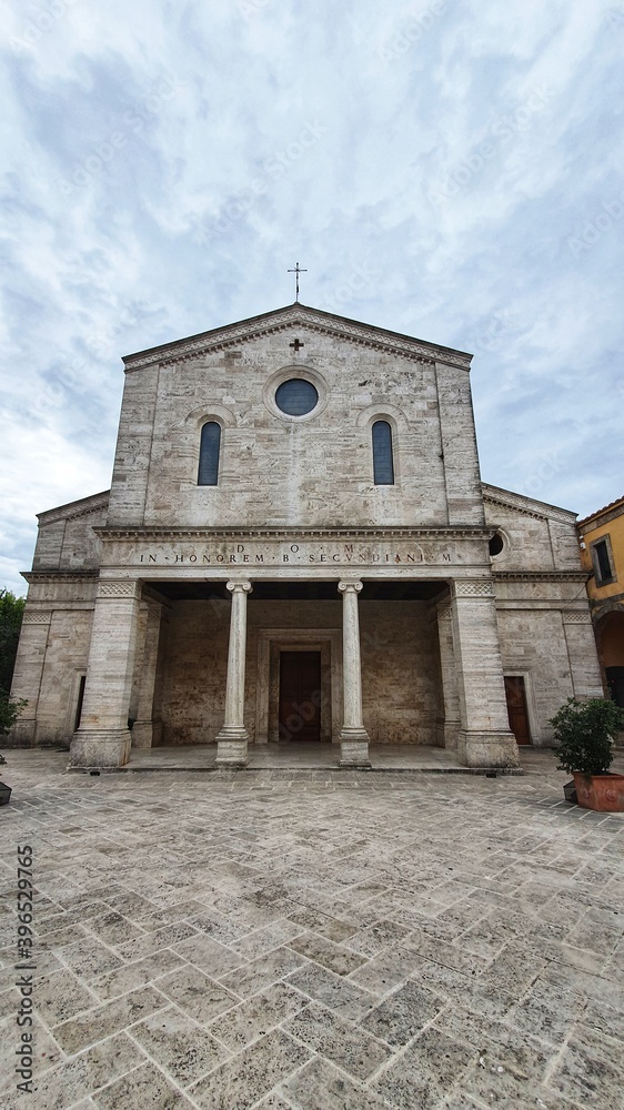 Fototapeta premium Dome of Chiusi, Church of San Secondiano Martire in Toscana, Italia.