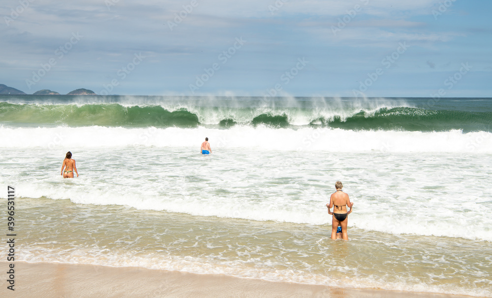 Obraz premium Citizens swim and sunbathe on the beach of Copacabana