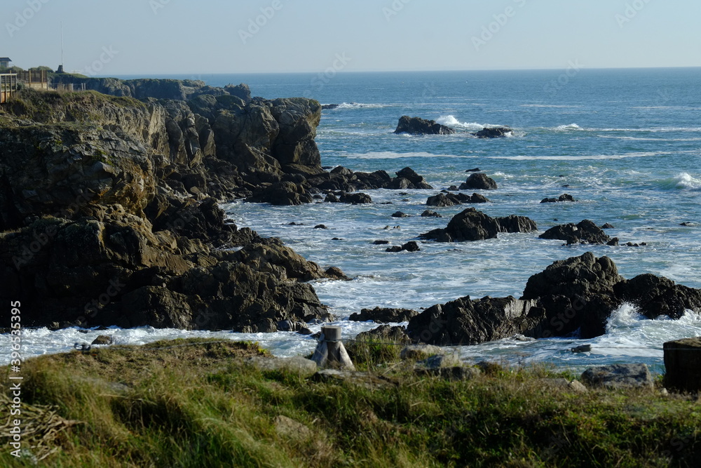 The granite coast at Batz sur mer in november 2020.