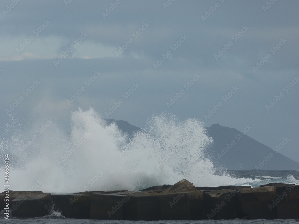 Fototapeta premium waves over the sea
