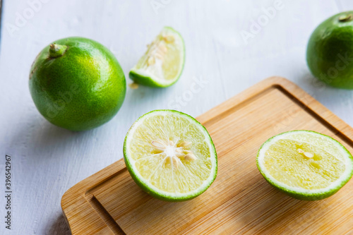 .Fresh lemon, sliced ​​on a cutting board on the table
