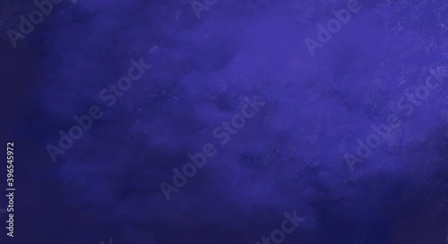 sfondo viola con motivo sgangherato dipinto, web banner panoramico astratto con centro luminoso bianco sfocato © Kateryna Kovarzh