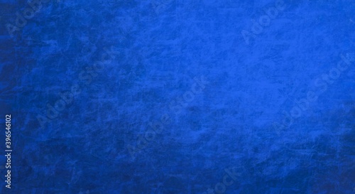 sfondo blu con motivo sgangherato dipinto, web banner panoramico astratto con centro luminoso bianco sfocato