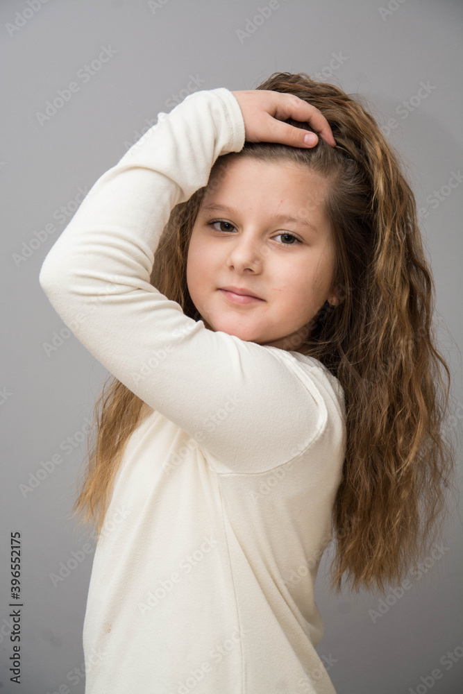 Naklejka premium Portrait of a little girl